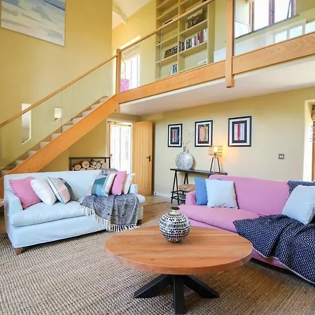 Pennare Barton Large Barn Holiday home