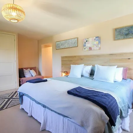 Pennare Barton Large Barn Holiday home *