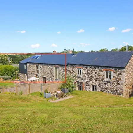Pennare Barton Large Barn Holiday home