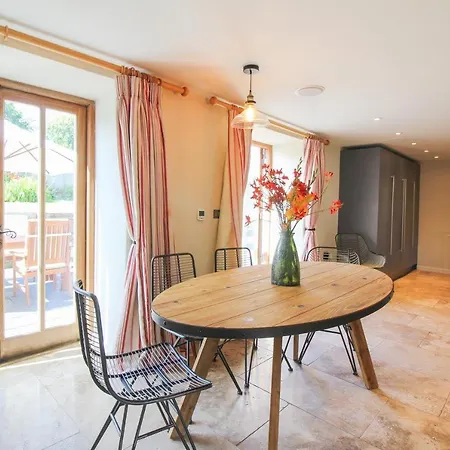 Pennare Barton Large Barn Holiday home Helston