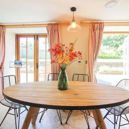 Pennare Barton Large Barn Holiday home *