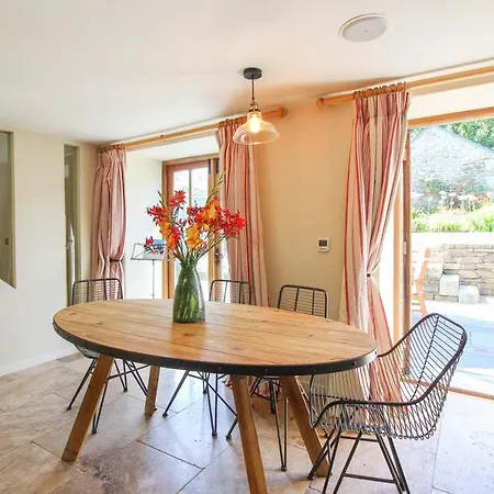 Pennare Barton Large Barn Holiday home *