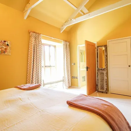 Pennare Barton Large Barn Holiday home