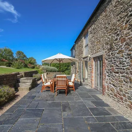 Pennare Barton Large Barn Holiday home